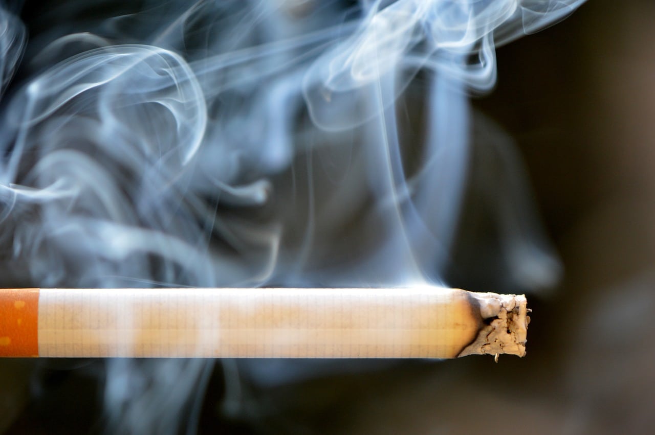 Zusatzstoffe Zigaretten: Wie viele Zusätze sind in Zigaretten ohne  Zusätze?, Umweltkommissar, Experten-Tipps, Bayern 1, Radio